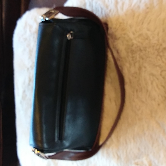 VGUC$$❤️❤️☘️Liz Claiborne vegan leather handbag. - Picture 7 of 13